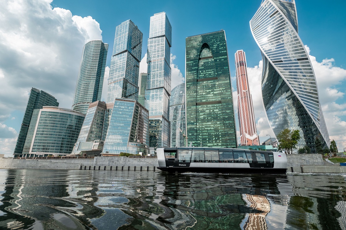 Президентская академия и Дептранс Москвы запускают цикл тематических рейсов на электросудах